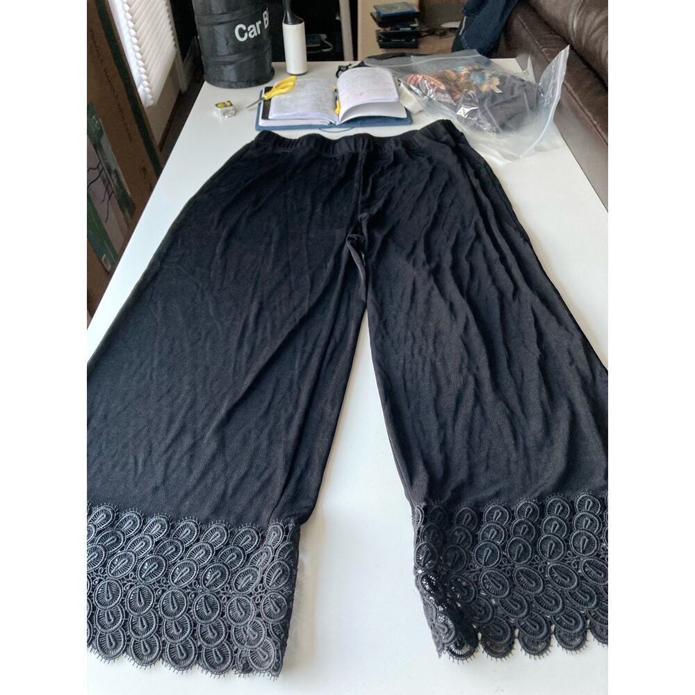 Chicos women’s travelers lace hem crop pants size 3